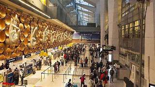 Major Disruption at Delhi Airport: Technical Glitch in ATC System Delays Over 100 Flights