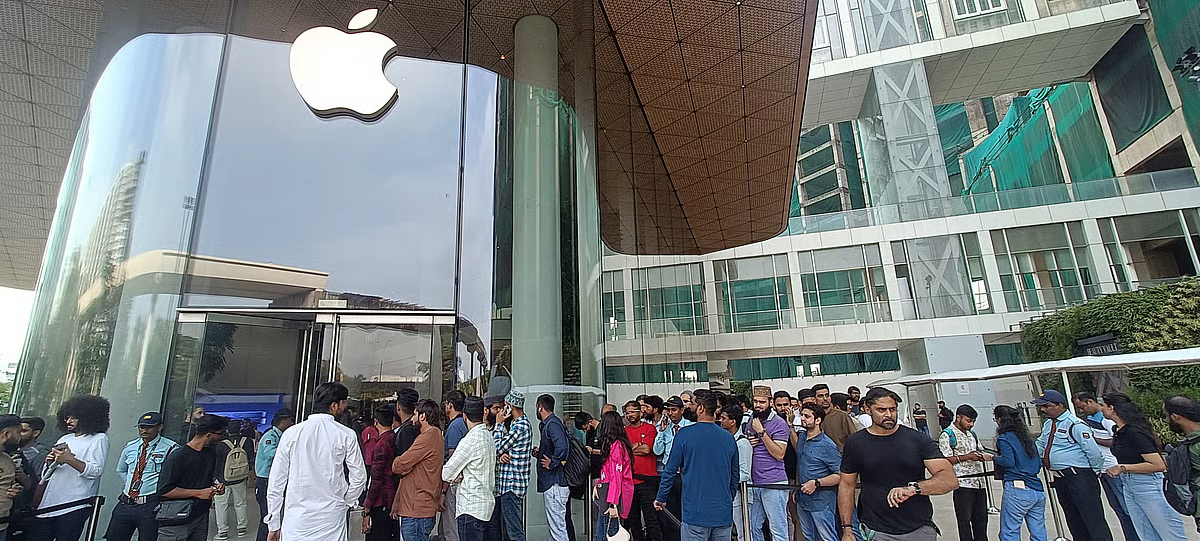 iPhone 17 Series Sale Sparks Long Queues Outside Apple Stores in Bengaluru