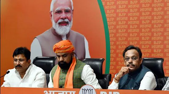 Govindganj Witnesses Big Lead: Raju Tiwari Ahead by 12,600 Votes