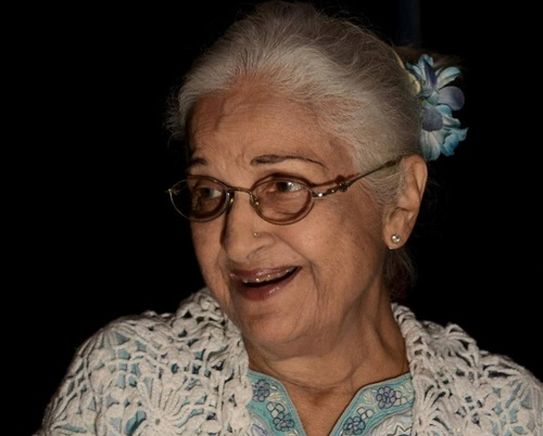 Kamini Kaushal’s Funeral Sees No Celebrity Presence; Loyal Pet Dogs Offer Heartbreaking Farewell