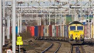 Railway Experts Urge Stronger Regulator, Caution Against Unplanned Privatisation