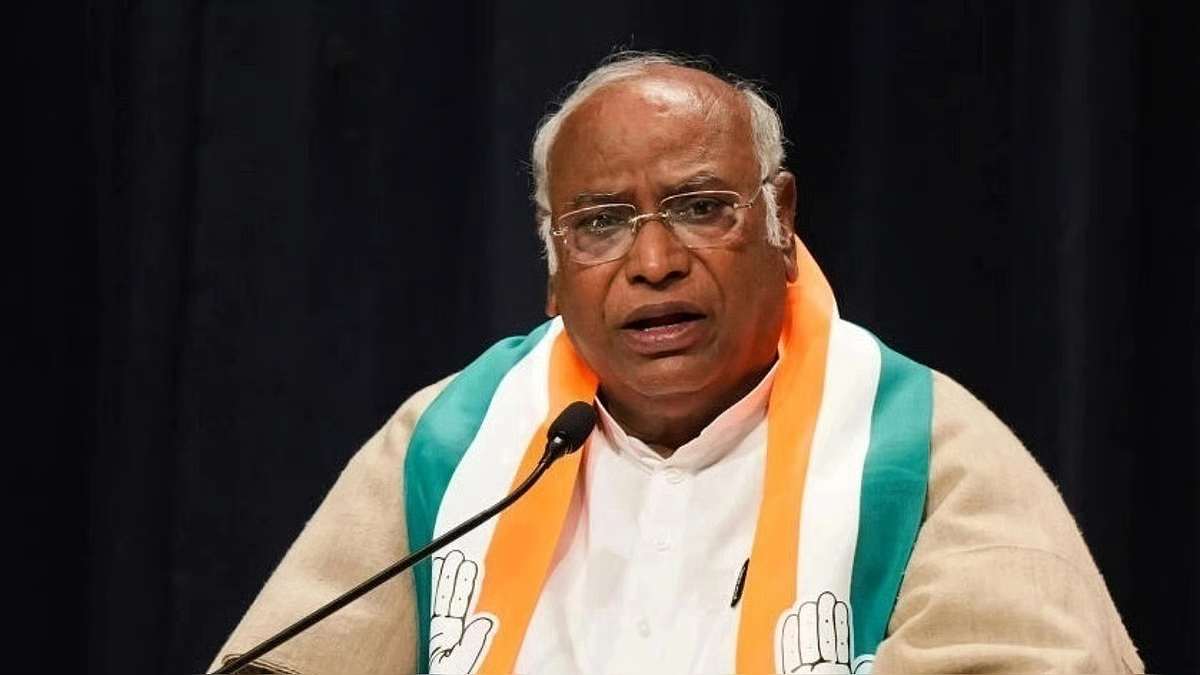 Mallikarjun Kharge Assures Resolution Amid Karnataka CM Speculation