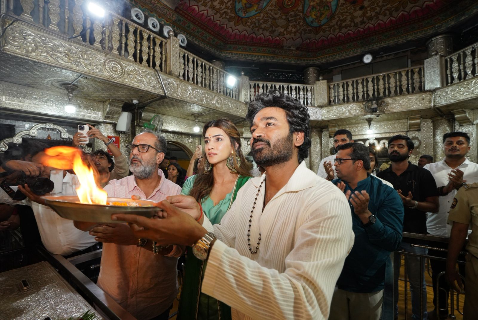 Faith Before Frame: Kriti Sanon, Dhanush Seek Blessings at Pune’s Dagdusheth Temple for ‘Tere Ishq Mein’