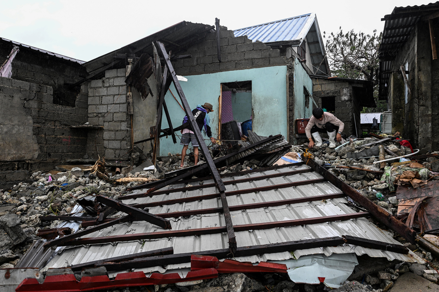 Massive Earthquake of 6.7 Magnitude Strikes Near Baculin in Philippines