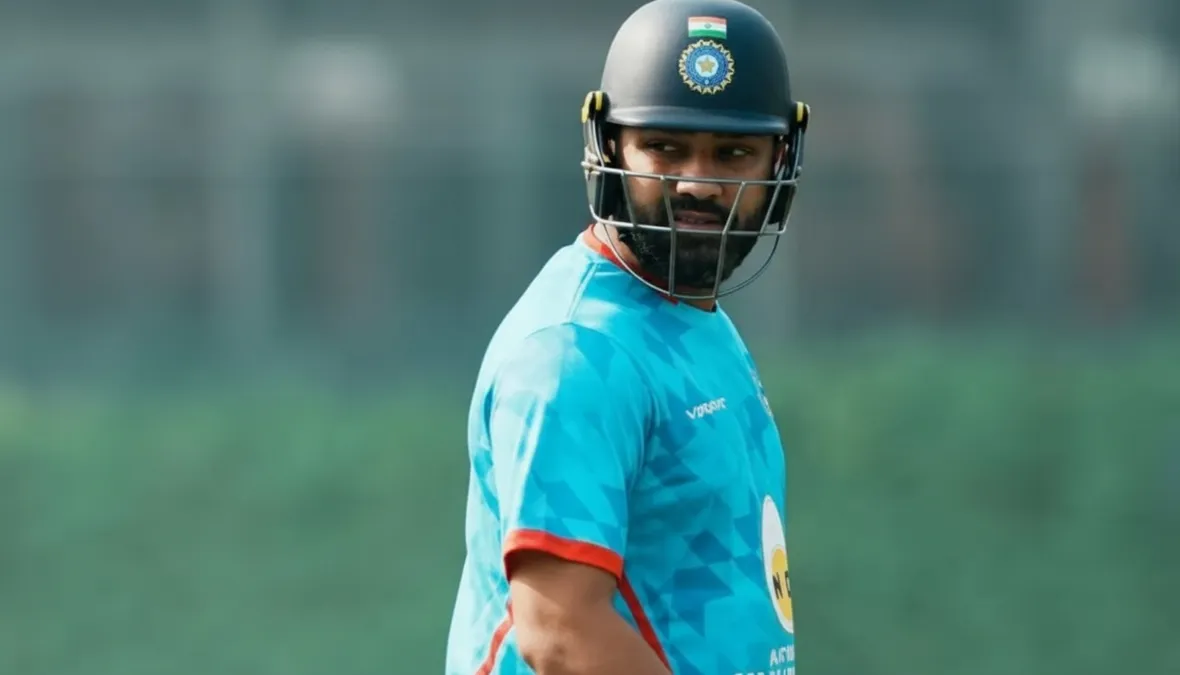 Rohit Sharma Politely Declines Fan Offering Vadapav