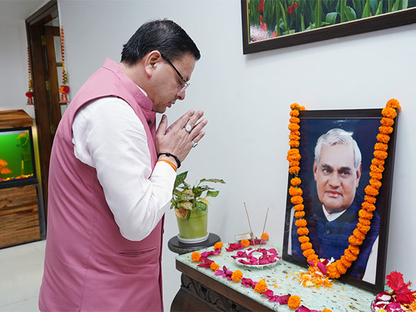 Uttarakhand CM Dhami Pays Floral Tribute to Padma Vibhushan Awardee